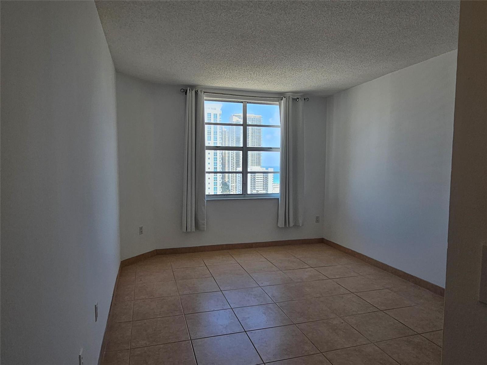 See details 20d 1 / 870 sq. ft. $ 2026-06-15 0 Photo
