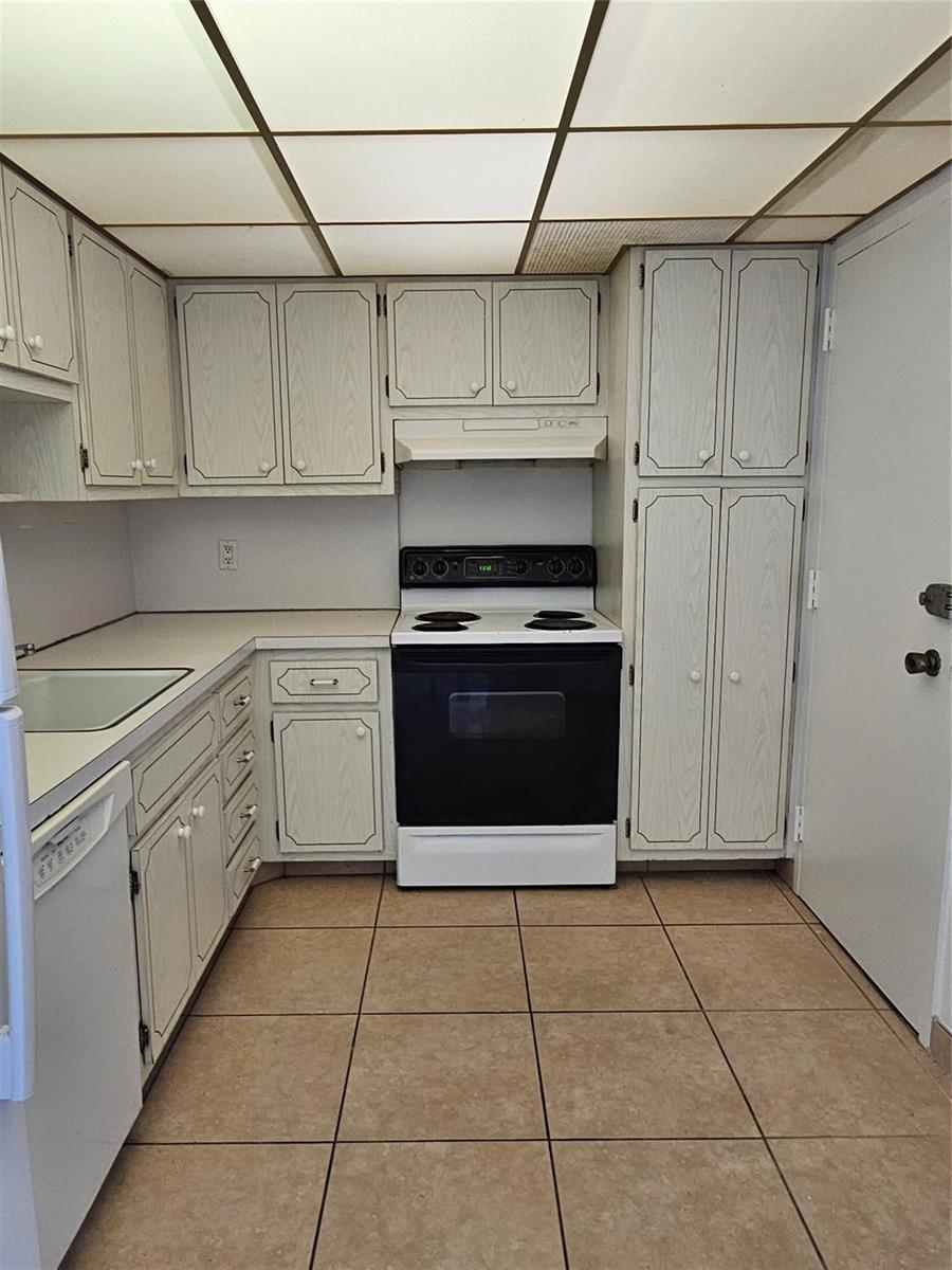 See details 20d 1 / 870 sq. ft. $ 2026-06-15 0 Photo