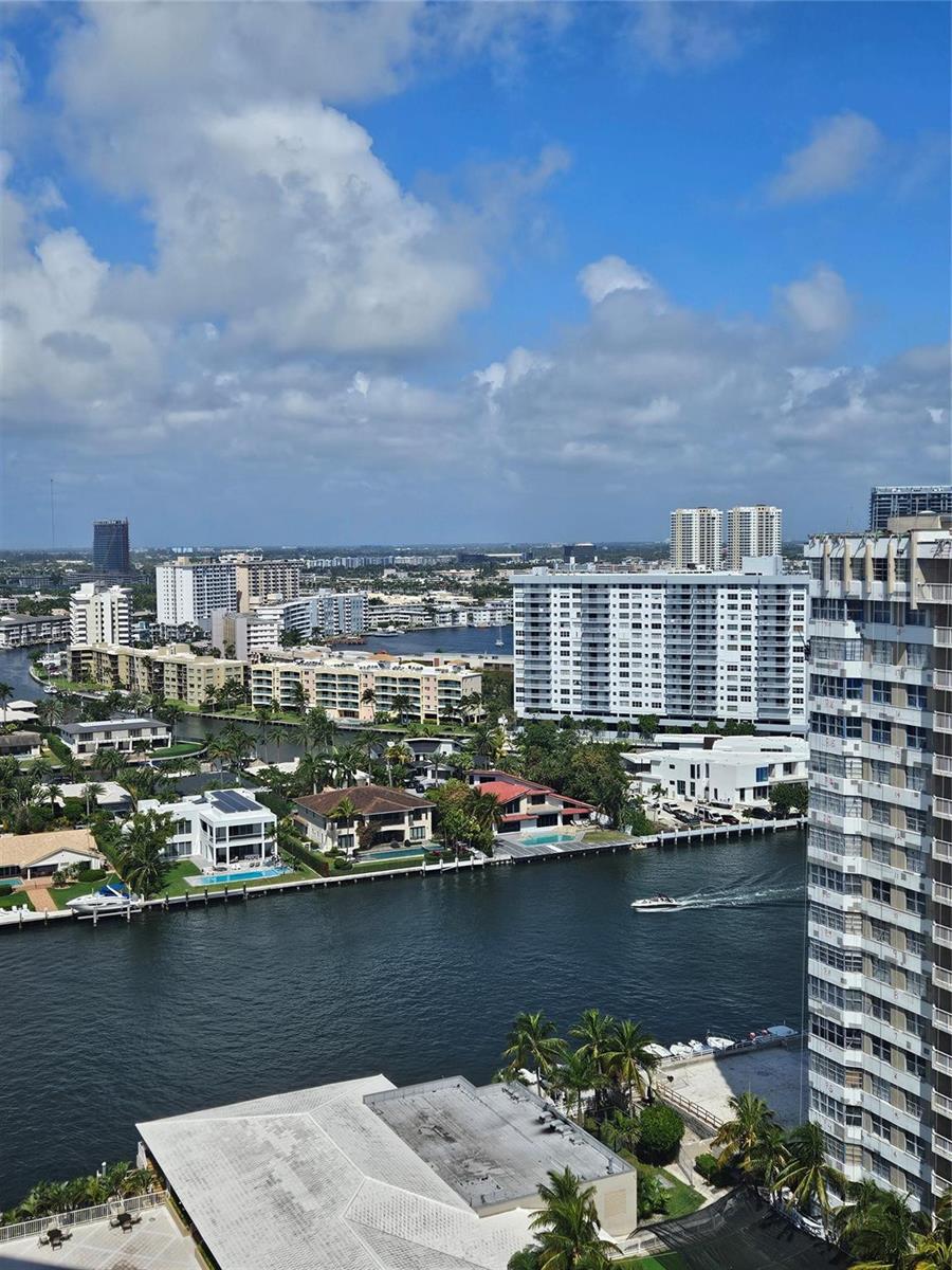 See details 20d 1 / 870 sq. ft. $ 2026-06-15 0 Photo