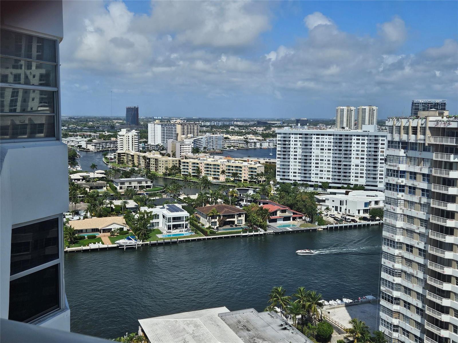 See details 20d 1 / 870 sq. ft. $ 2026-06-15 0 Photo