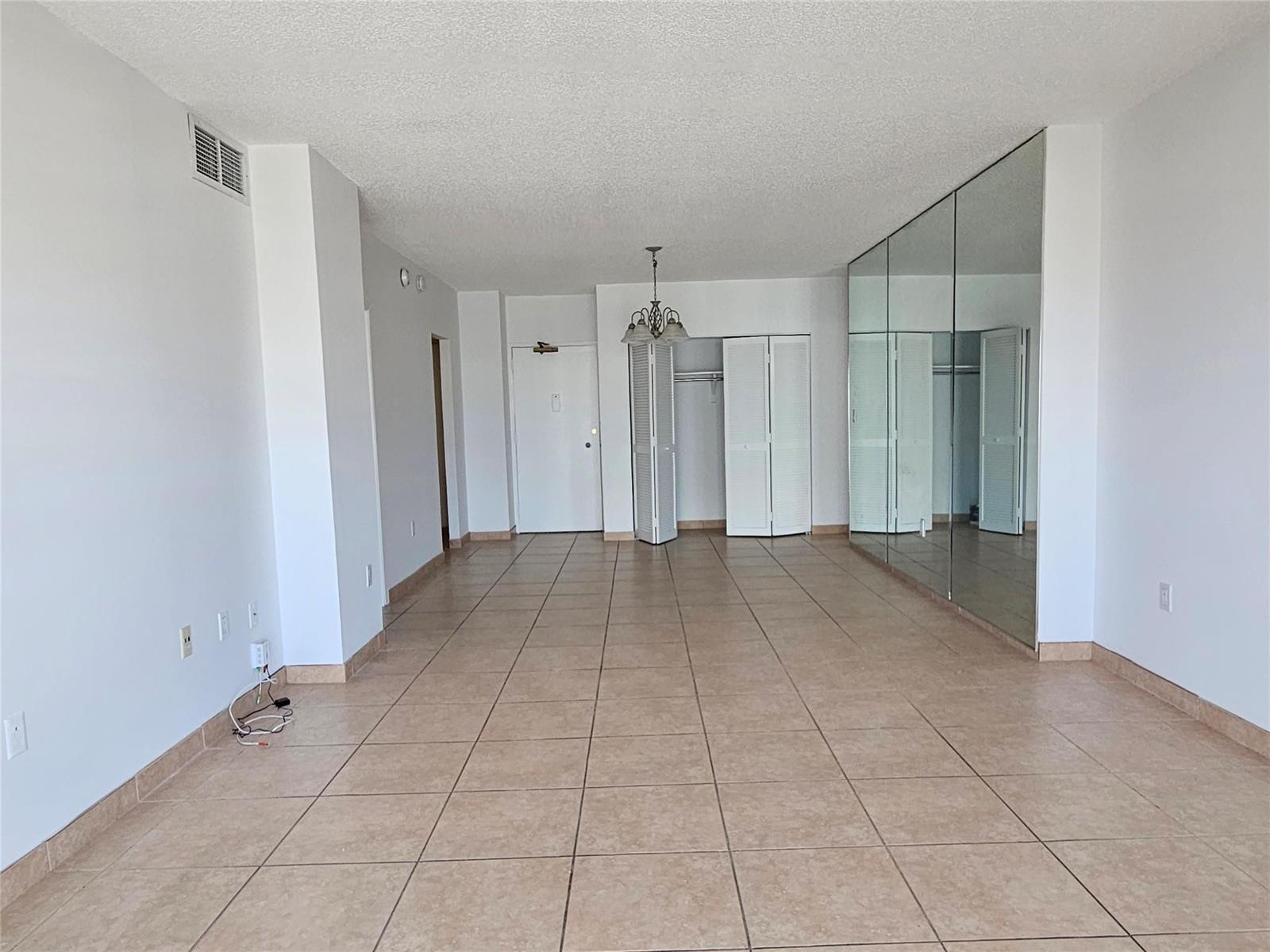 See details 20d 1 / 870 sq. ft. $ 2026-06-15 0 Photo