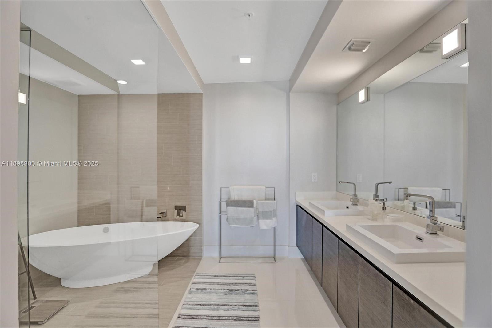 See details 4-903 2 / 3 1524 sq. ft. $ 2025-10-20 0 Photo