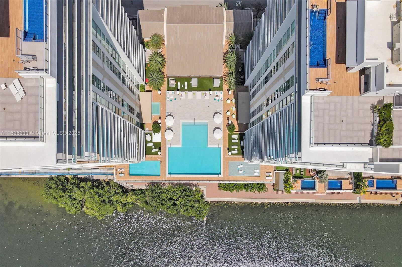 See details 4-903 2 / 3 1524 sq. ft. $ 2025-10-20 0 Photo