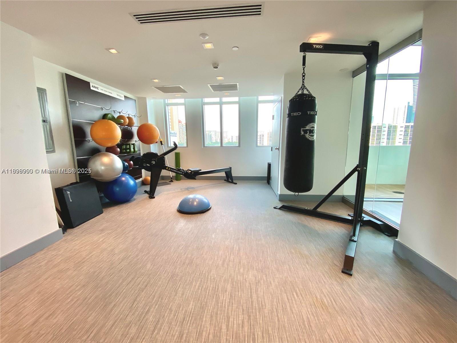 See details 4-903 2 / 3 1524 sq. ft. $ 2025-10-20 0 Photo