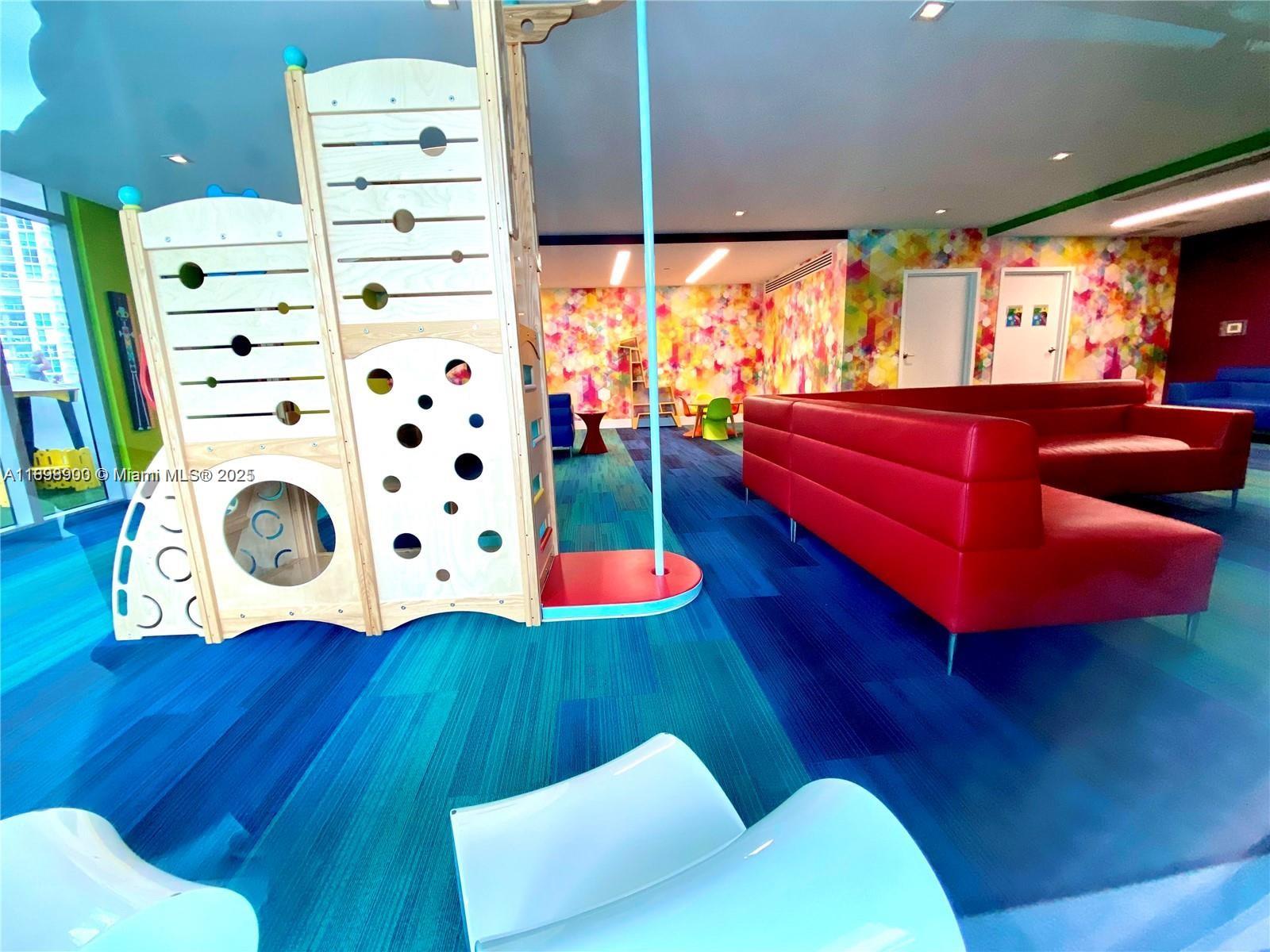 See details 4-903 2 / 3 1524 sq. ft. $ 2025-10-20 0 Photo