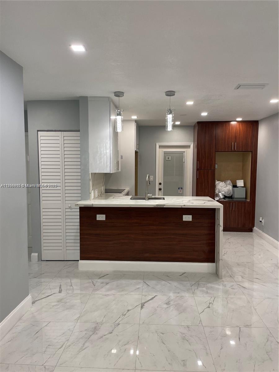   /  1920 sq. ft. $ 2025-10-20 0 Photo