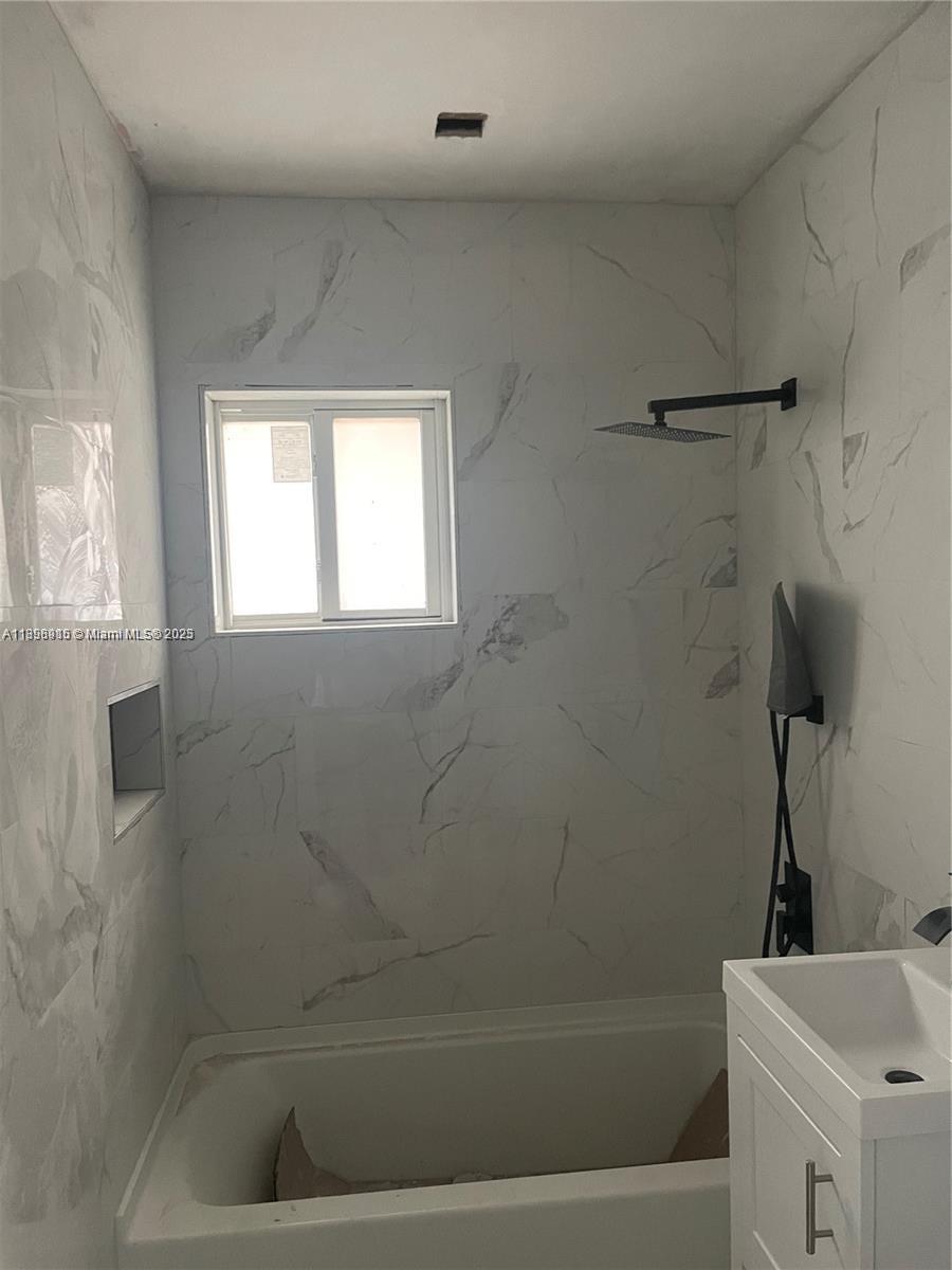   /  1920 sq. ft. $ 2025-10-20 0 Photo