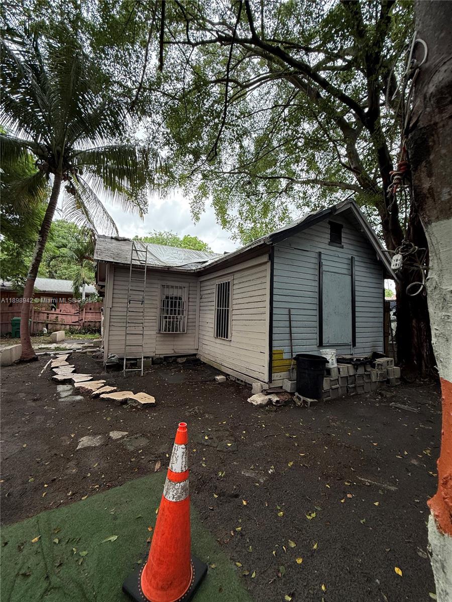 See details / sq. ft. $ 2025-10-20 0 Photo