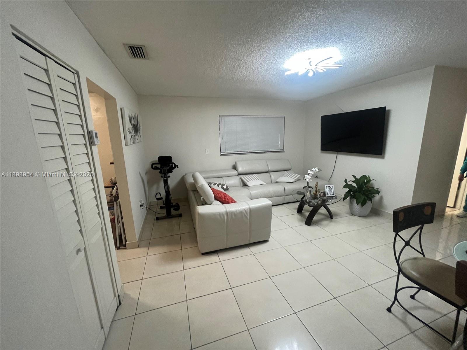 Ver detalles / 1659 sq. ft. $ 2025-10-20 0 foto