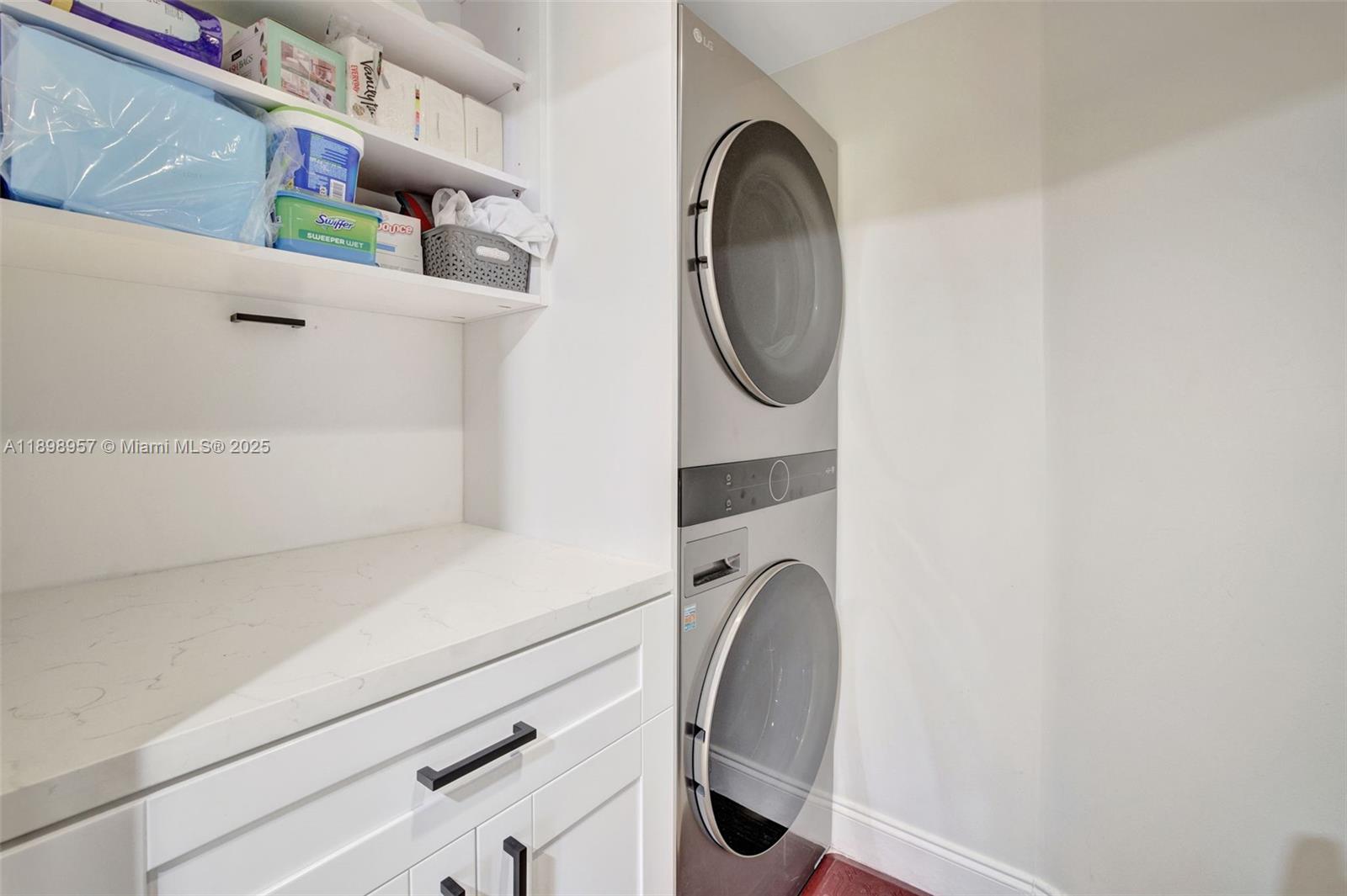 See details 302 3 / 2 1840 sq. ft. $ 2025-11-11 0 Photo