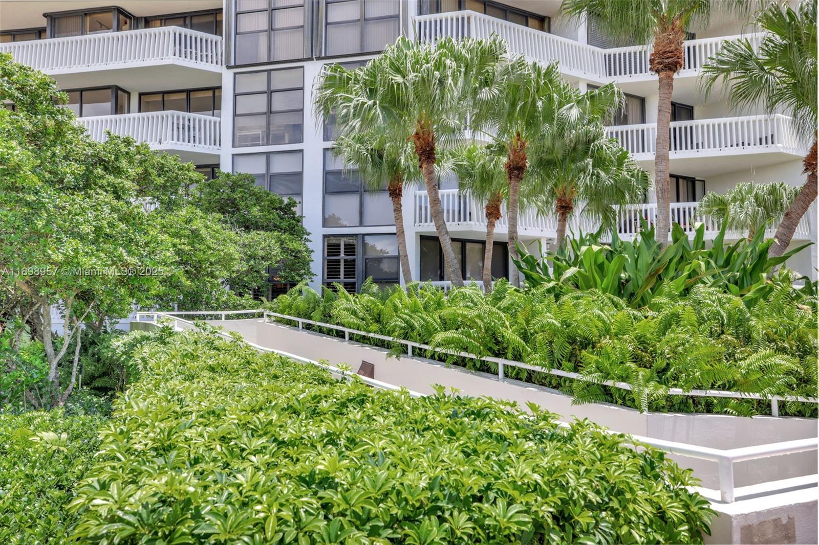 See details 302 3 / 2 1840 sq. ft. $ 2025-11-11 0 Photo