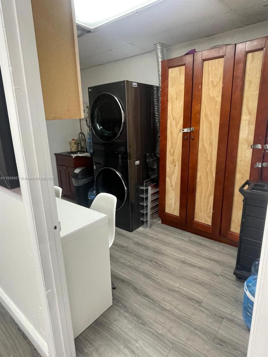 See details / sq. ft. $ 2025-10-20 0 Photo