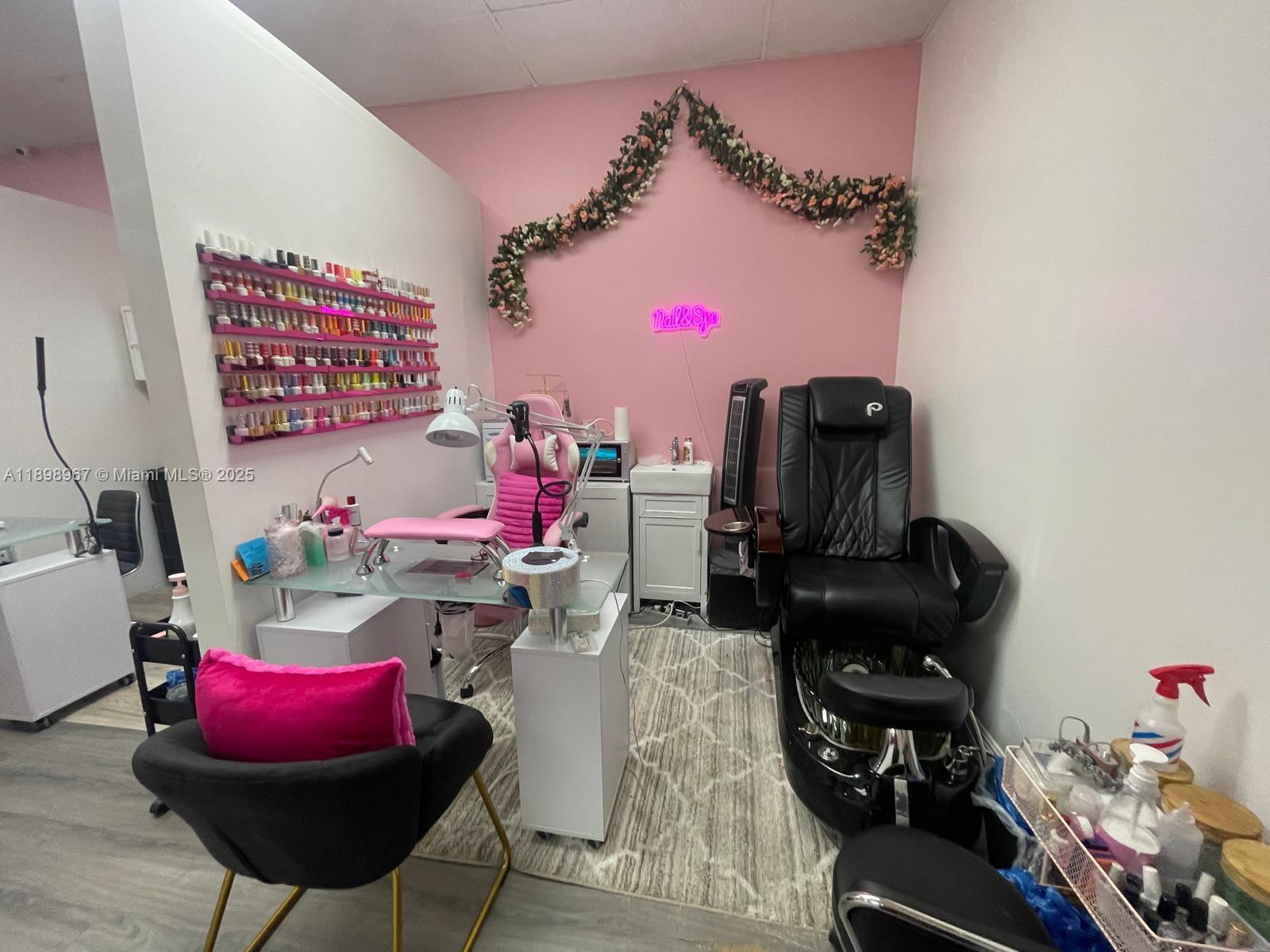 See details / sq. ft. $ 2025-10-20 0 Photo