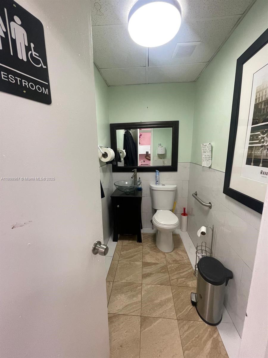 See details / sq. ft. $ 2025-10-20 0 Photo