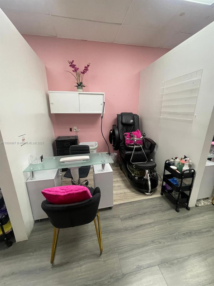 See details / sq. ft. $ 2025-10-20 0 Photo