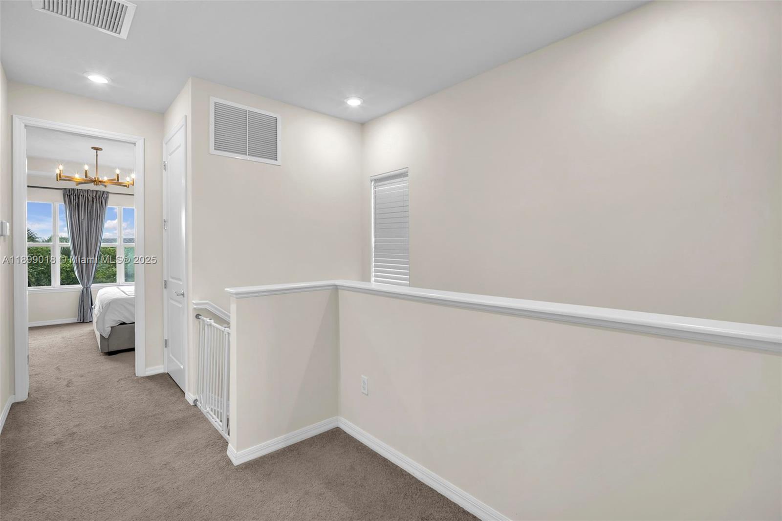Ver detalles 1436 3 / 3 1906 sq. ft. $ 2025-10-20 0 foto