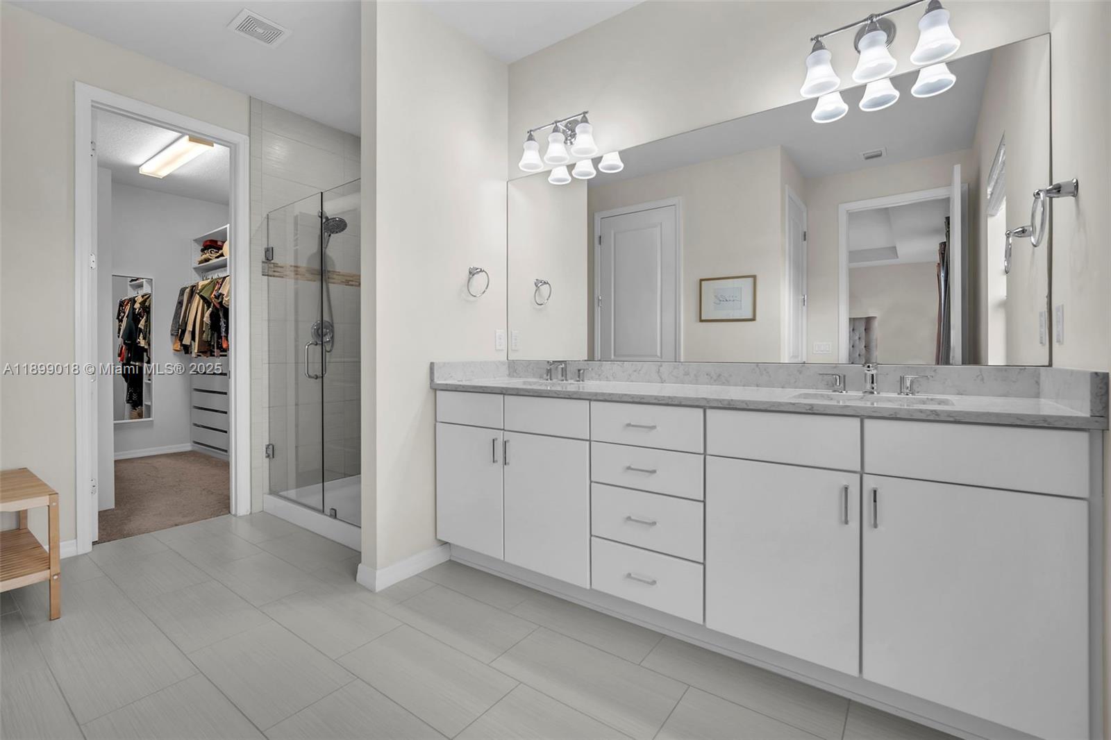 Ver detalles 1436 3 / 3 1906 sq. ft. $ 2025-10-20 0 foto