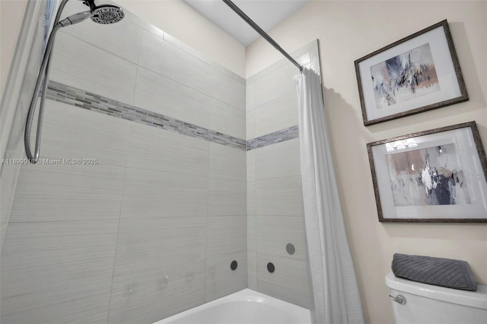 Ver detalles 1436 3 / 3 1906 sq. ft. $ 2025-10-20 0 foto