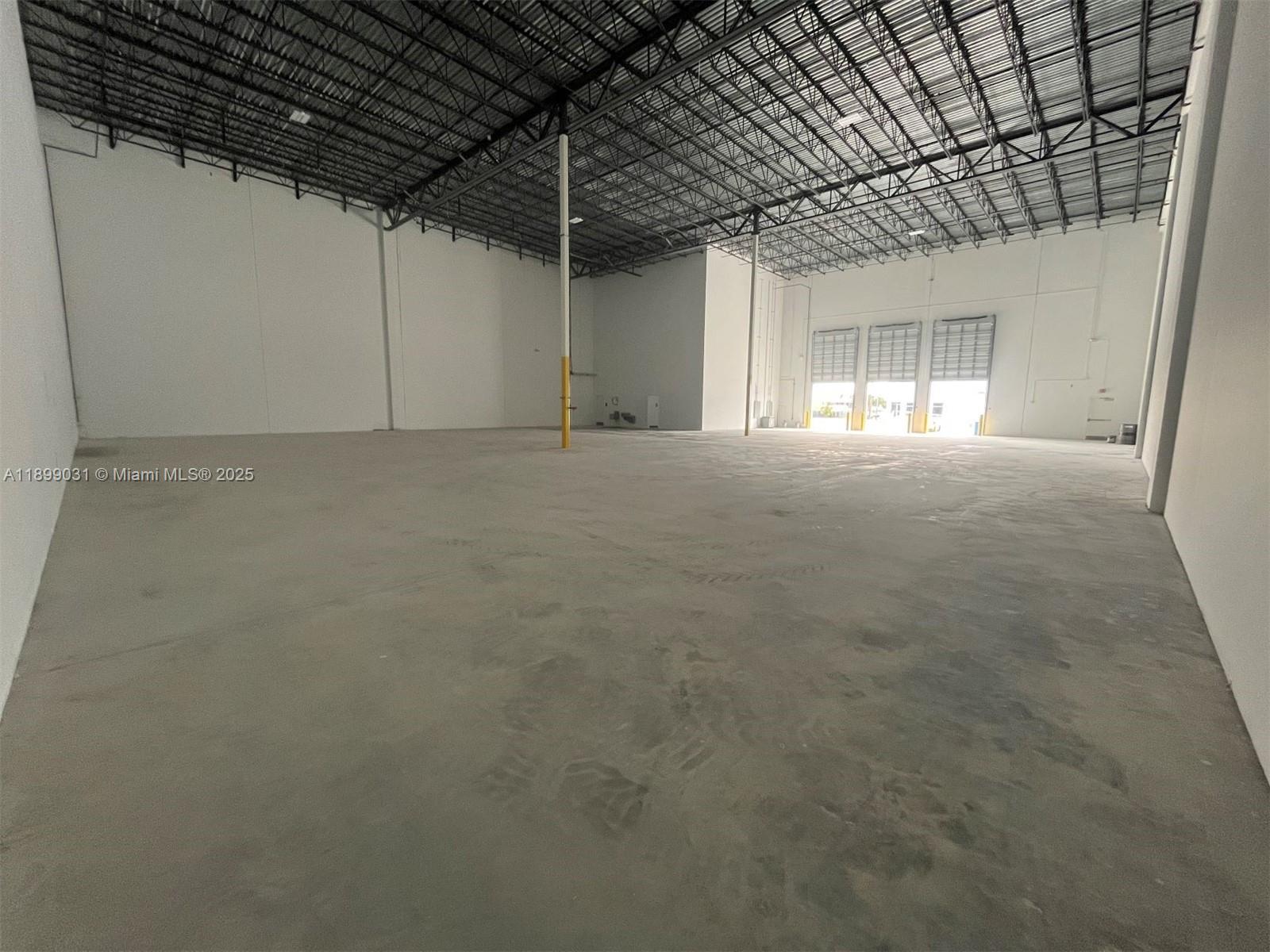 See details 3  /   sq. ft. $ 2025-10-20 0 Photo