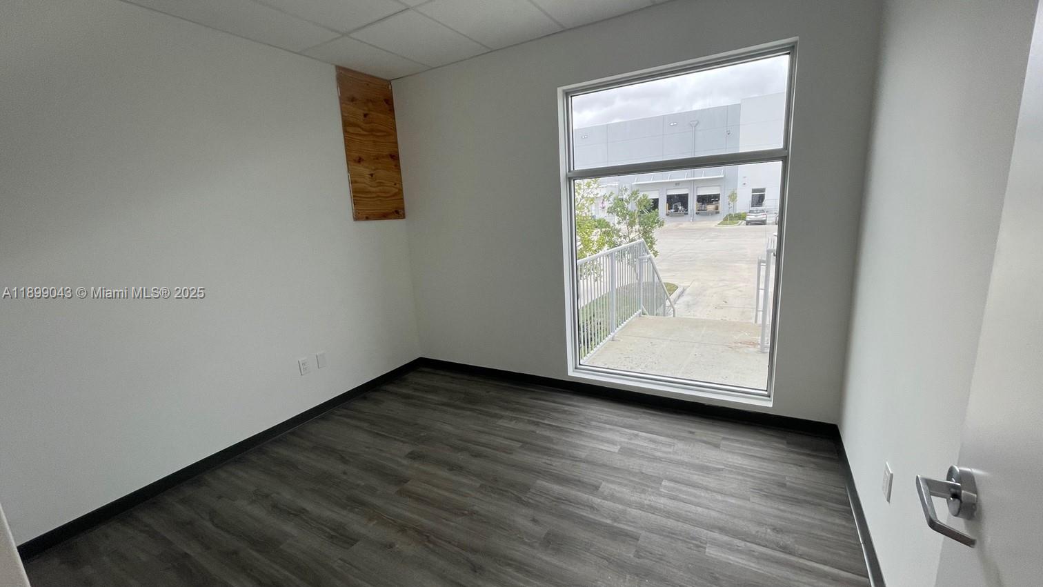 See details 1  /   sq. ft. $ 2025-10-20 0 Photo