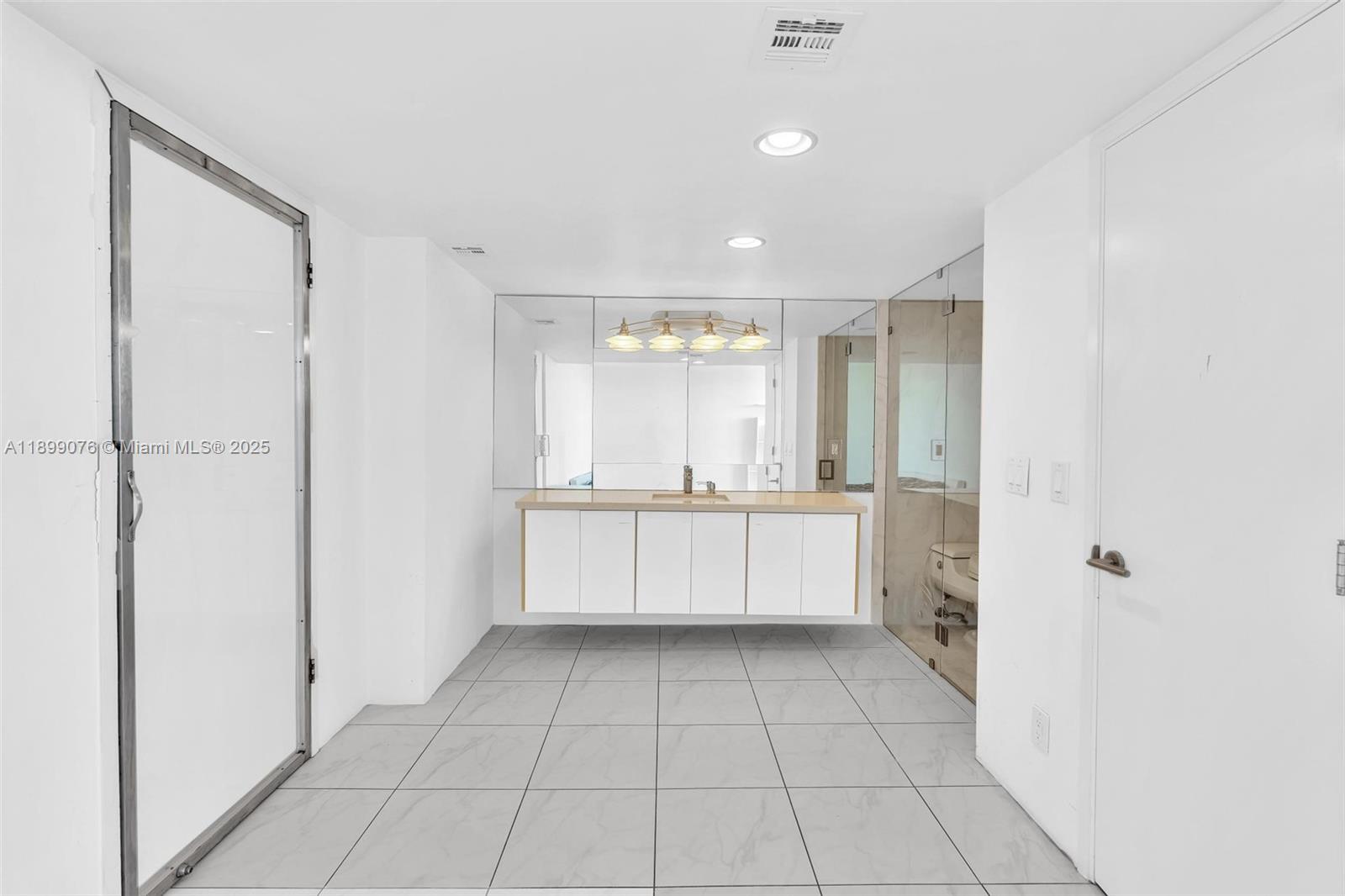 See details 2003 2 / 2 1206 sq. ft. $ 2025-10-20 0 Photo
