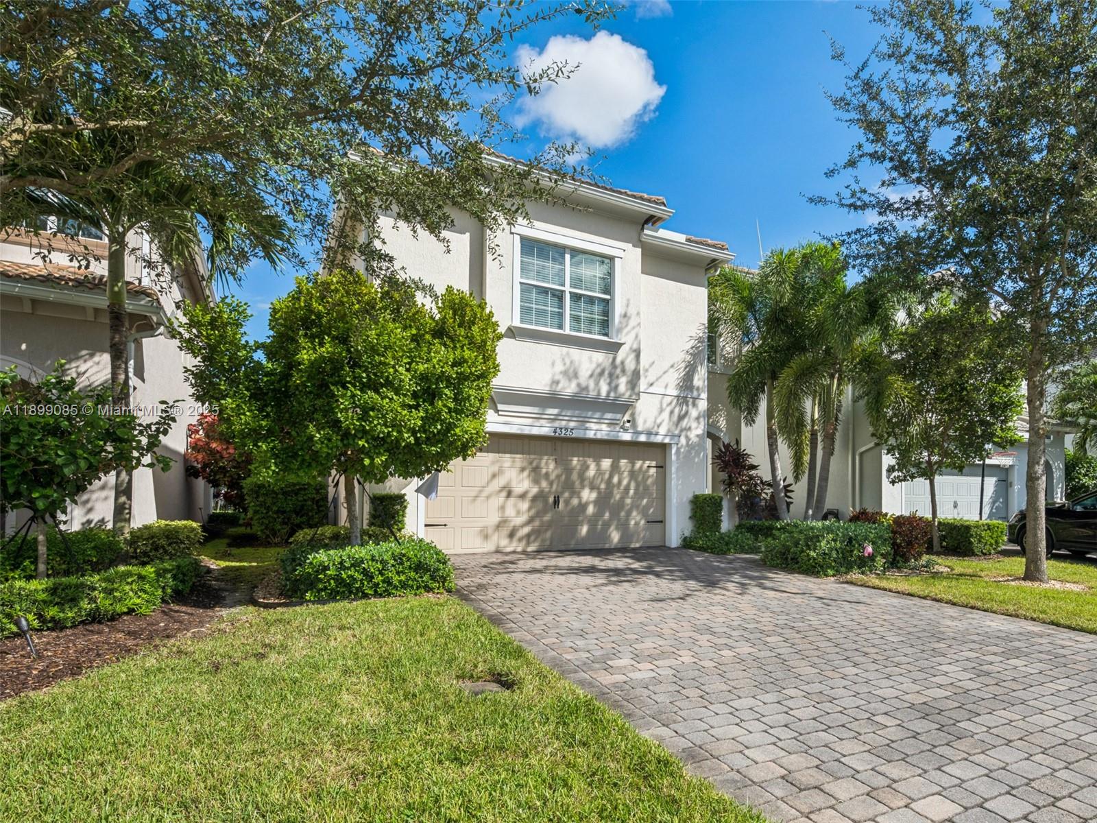 See details 4325 3 / 3 2423 sq. ft. $ 2025-10-20 0 Photo