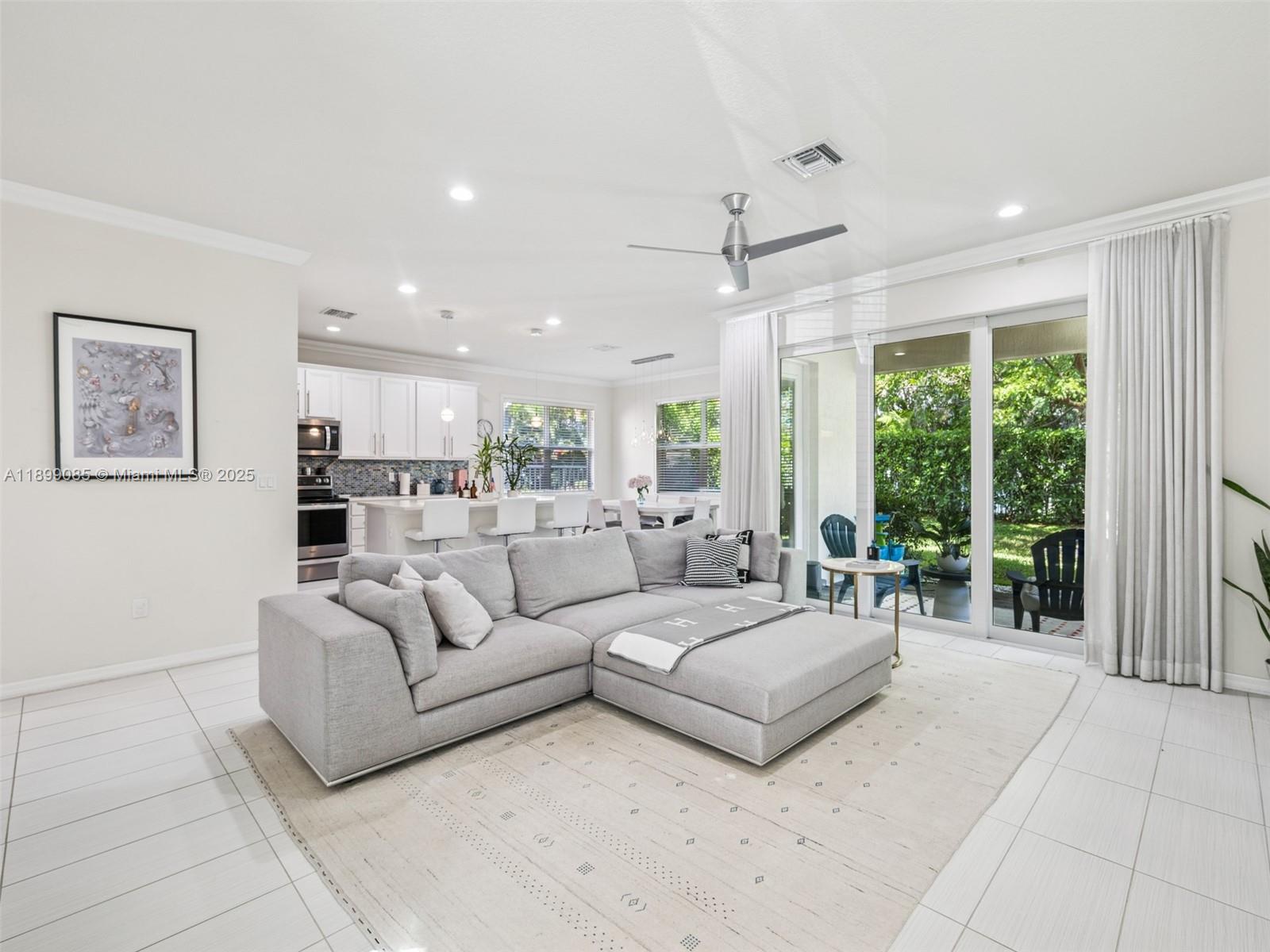 See details 4325 3 / 3 2423 sq. ft. $ 2025-10-20 0 Photo