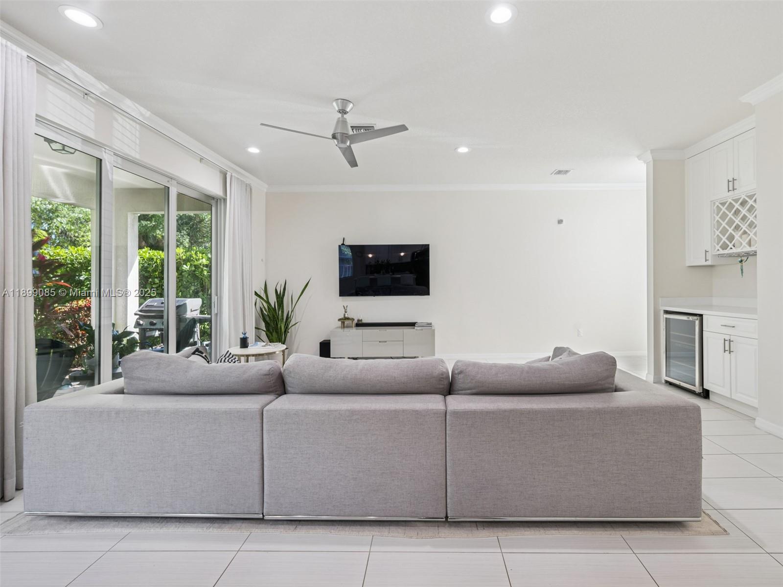 See details 4325 3 / 3 2423 sq. ft. $ 2025-10-20 0 Photo