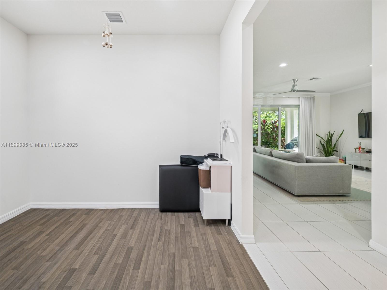 See details 4325 3 / 3 2423 sq. ft. $ 2025-10-20 0 Photo