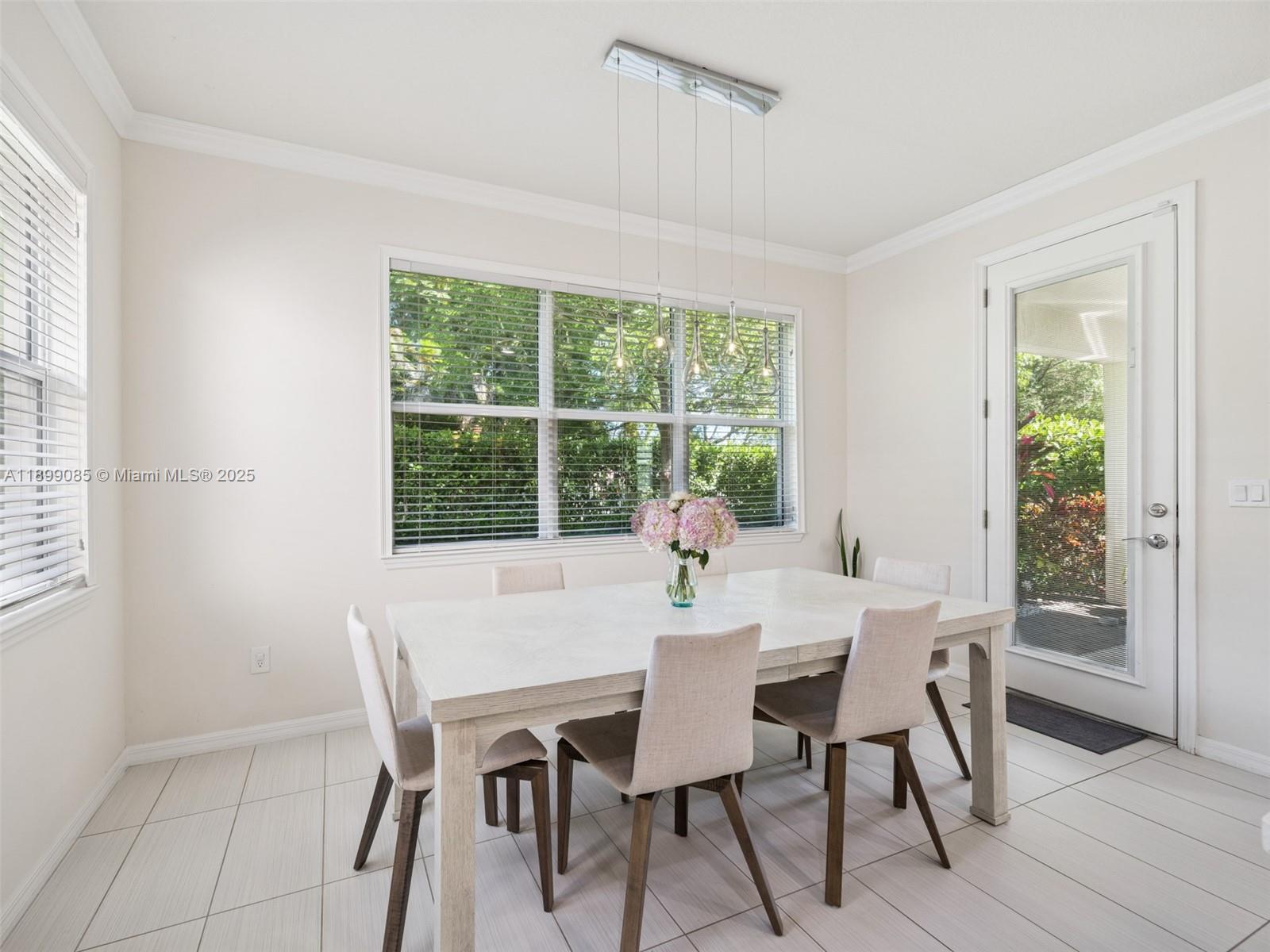 See details 4325 3 / 3 2423 sq. ft. $ 2025-10-20 0 Photo