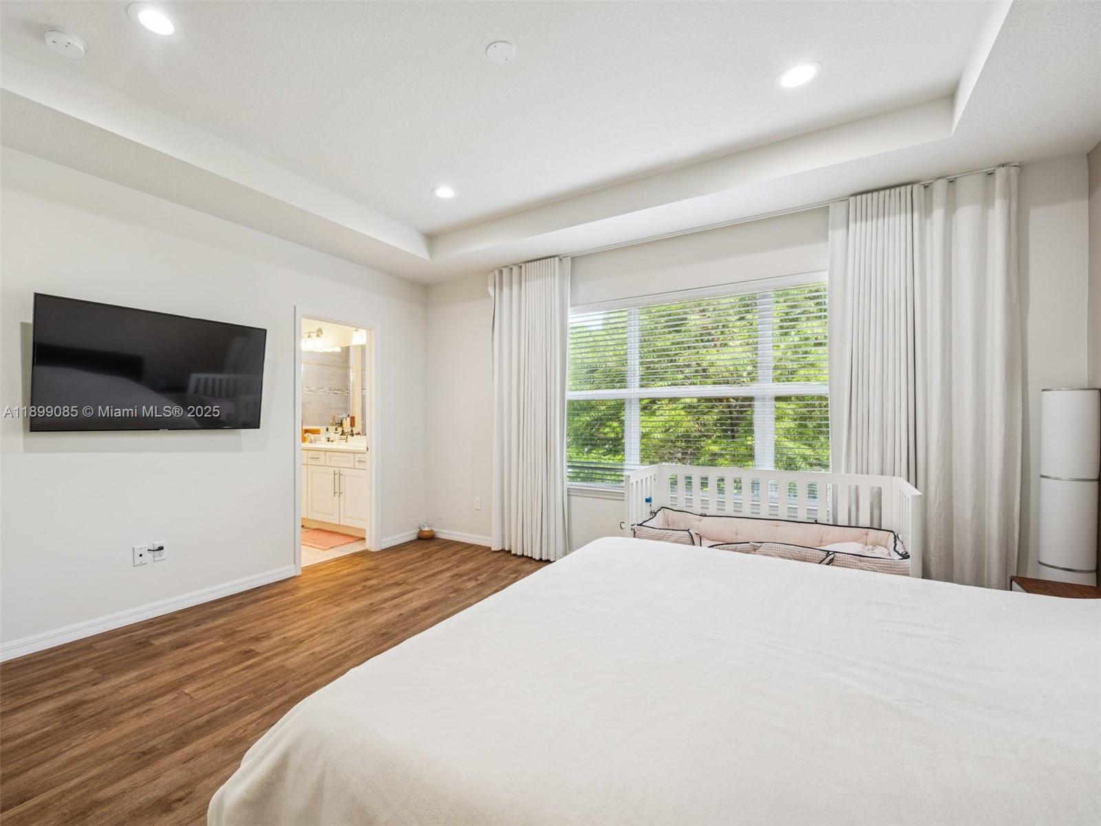 See details 4325 3 / 3 2423 sq. ft. $ 2025-10-20 0 Photo