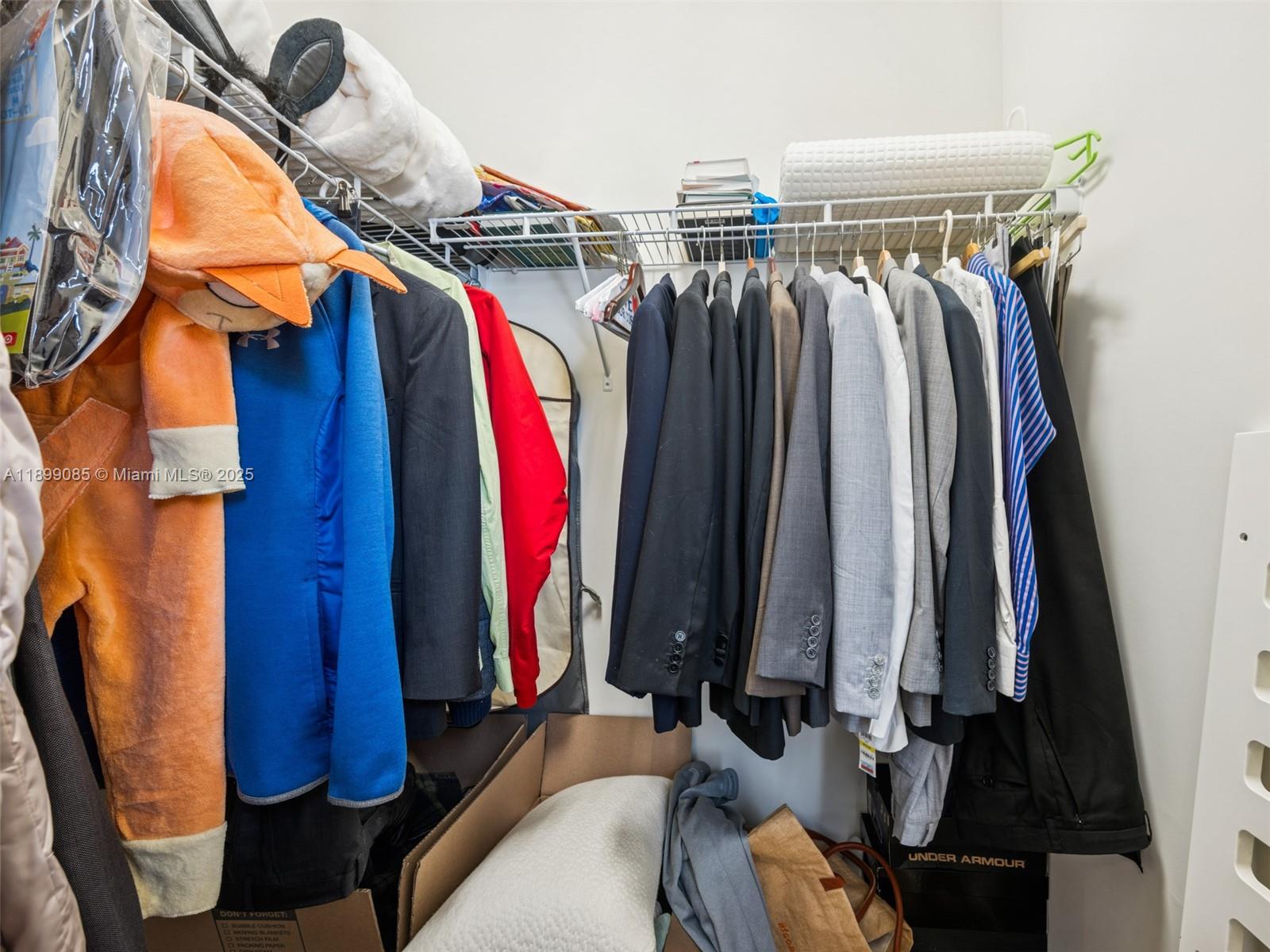 See details 4325 3 / 3 2423 sq. ft. $ 2025-10-20 0 Photo