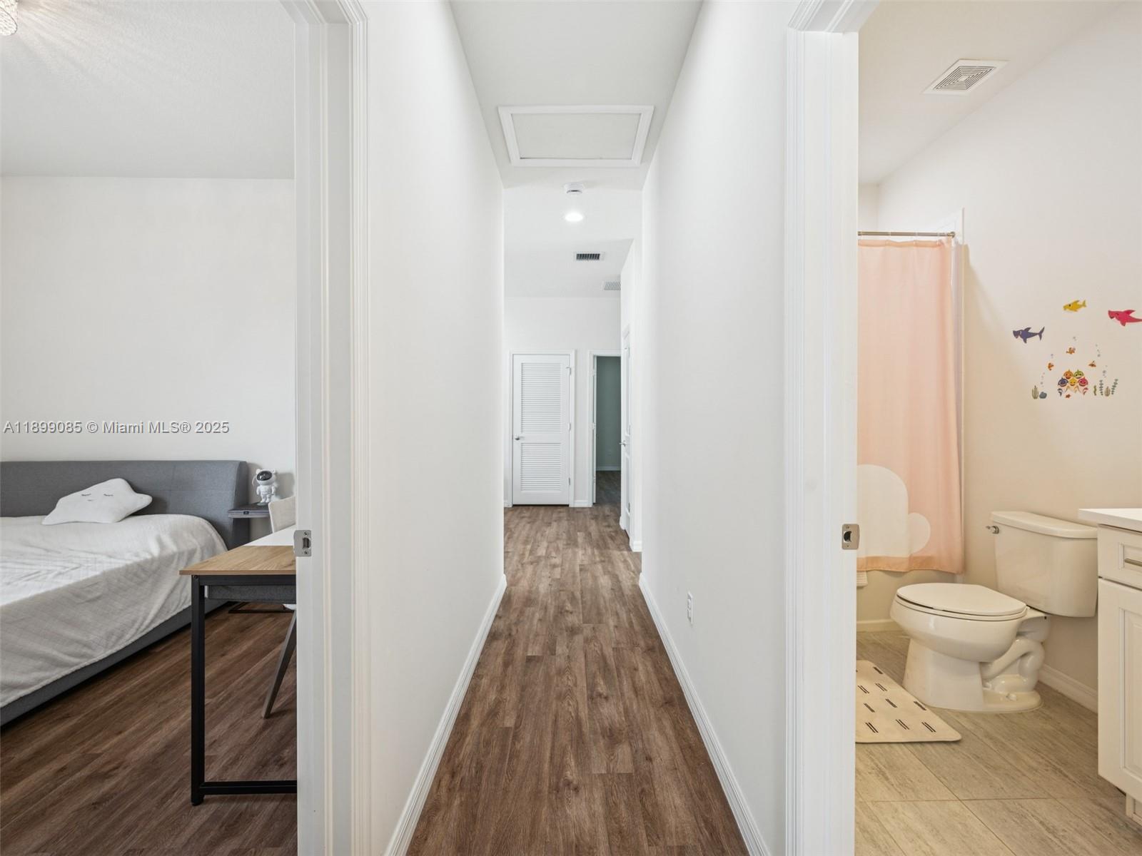 See details 4325 3 / 3 2423 sq. ft. $ 2025-10-20 0 Photo