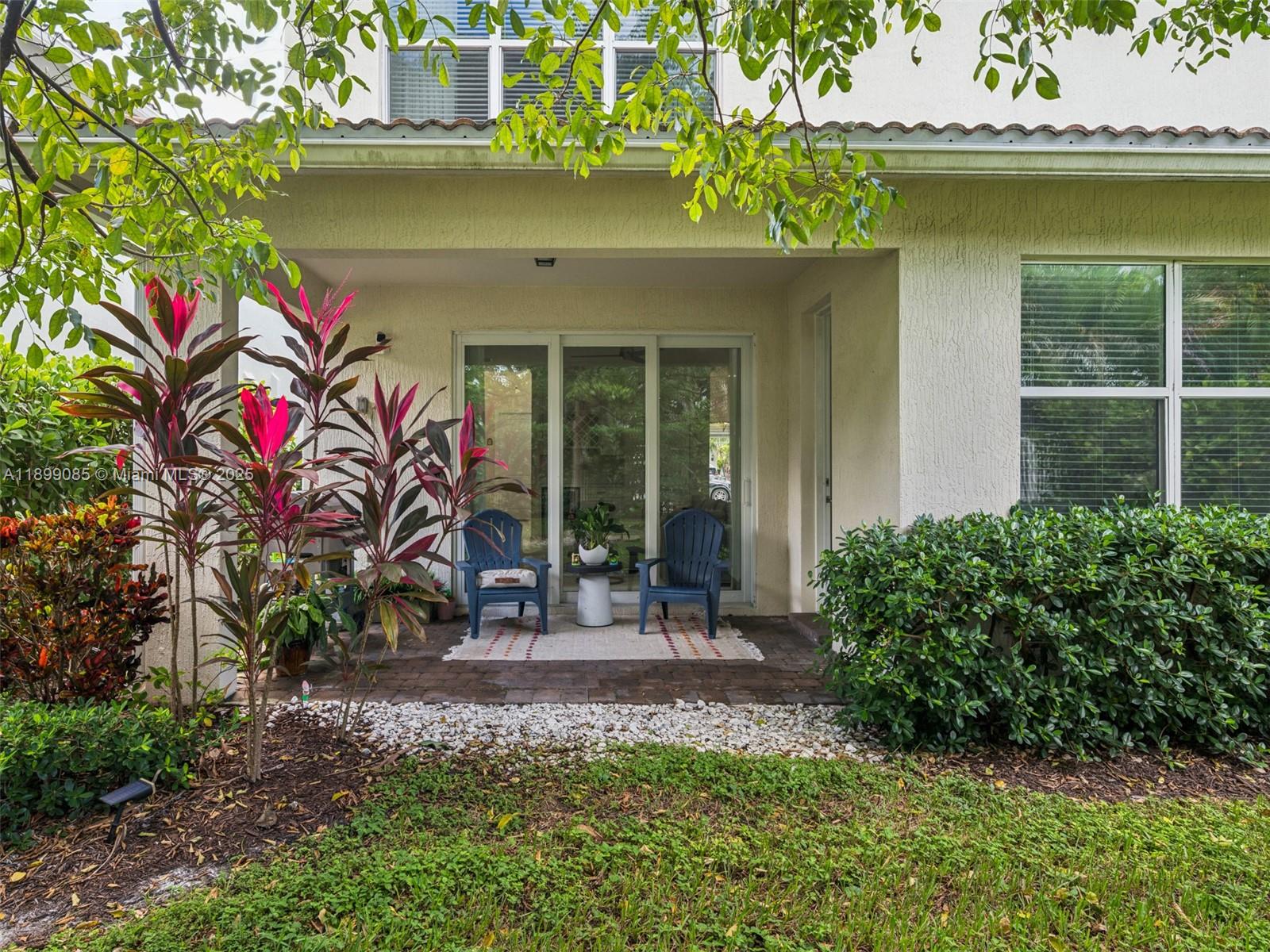 See details 4325 3 / 3 2423 sq. ft. $ 2025-10-20 0 Photo