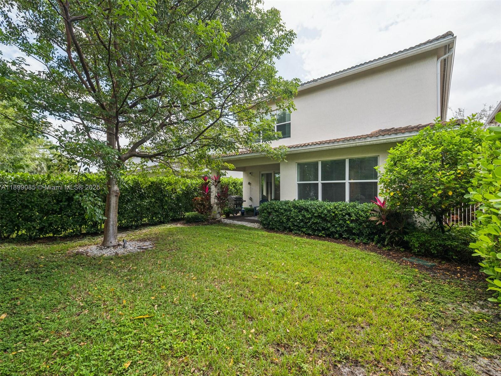 See details 4325 3 / 3 2423 sq. ft. $ 2025-10-20 0 Photo