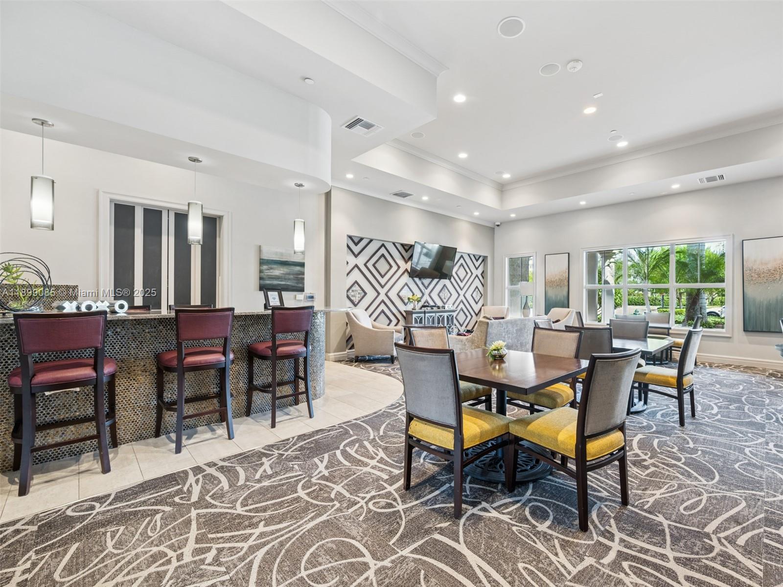 See details 4325 3 / 3 2423 sq. ft. $ 2025-10-20 0 Photo