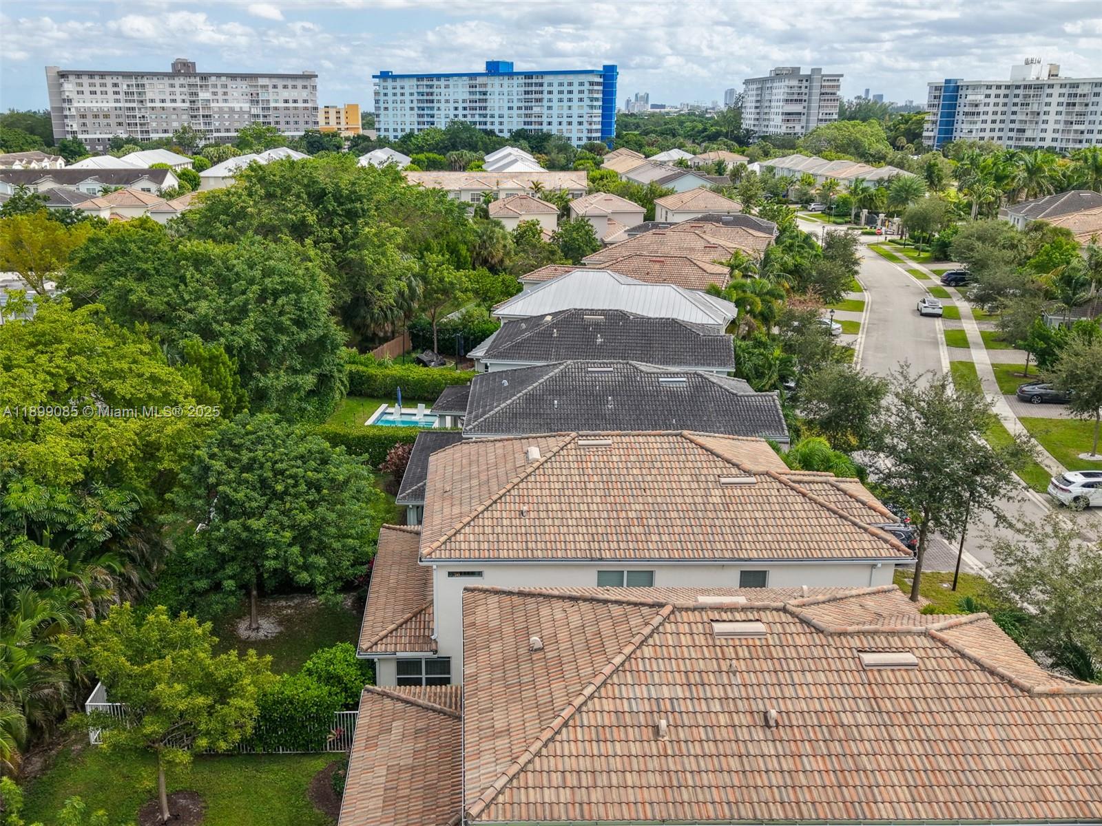 See details 4325 3 / 3 2423 sq. ft. $ 2025-10-20 0 Photo