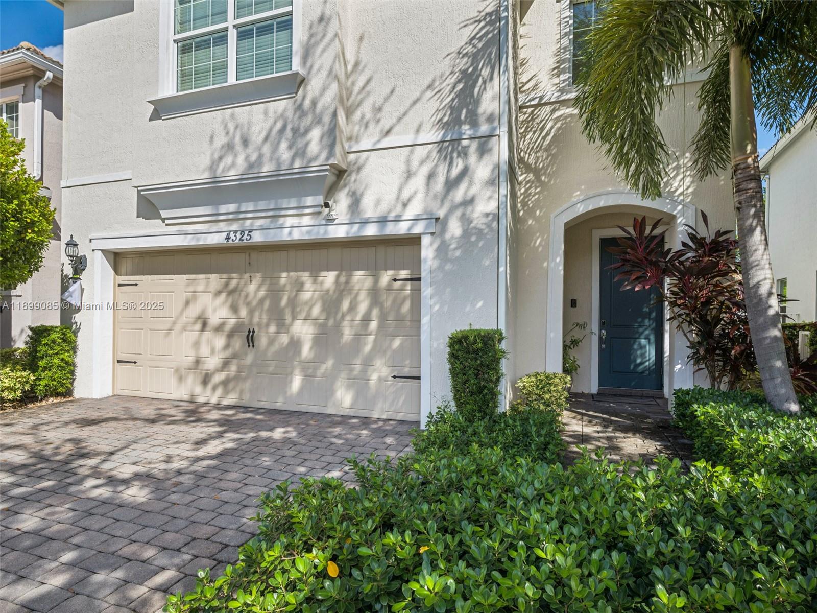 See details 4325 3 / 3 2423 sq. ft. $ 2025-10-20 0 Photo