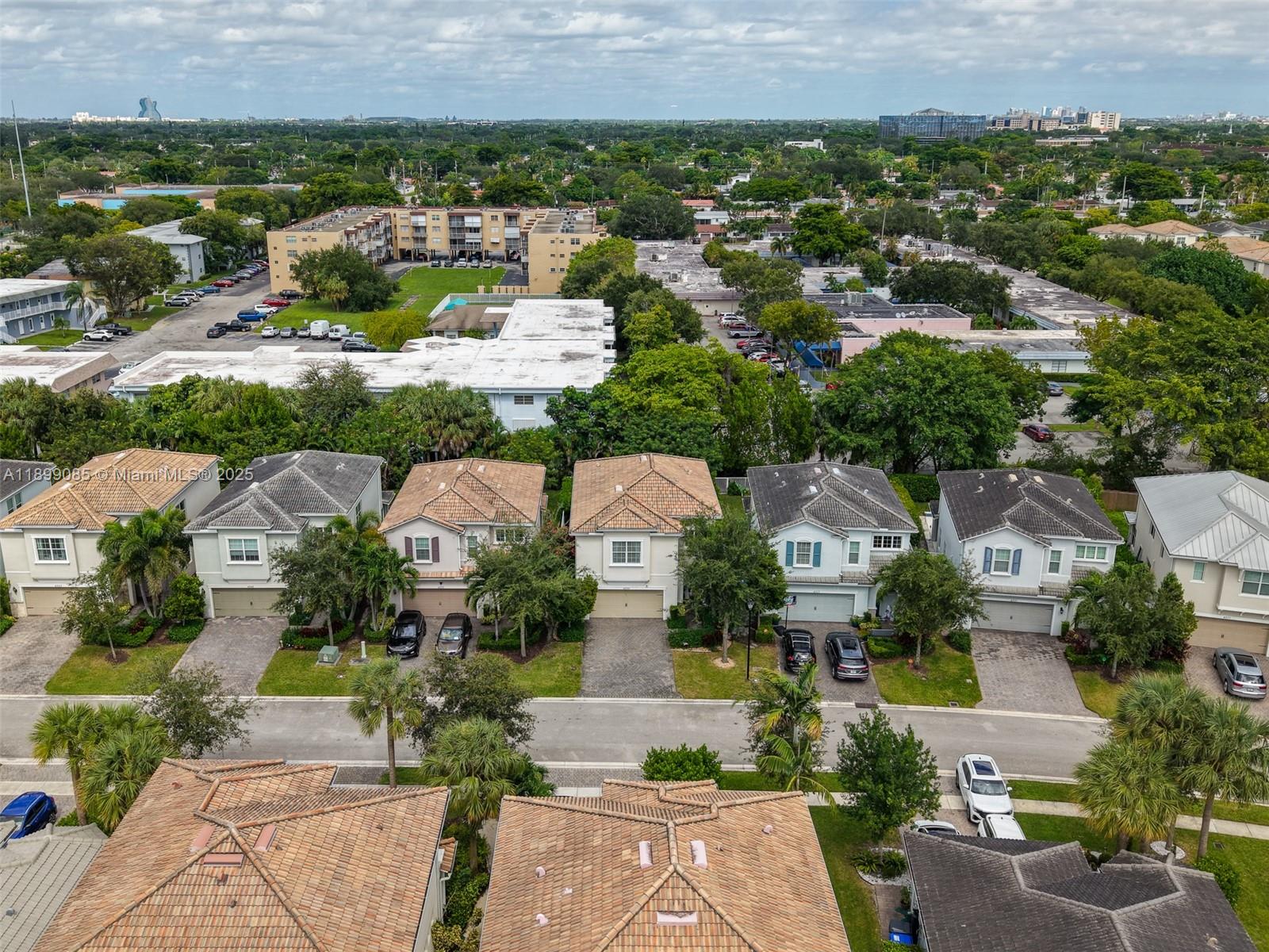 See details 4325 3 / 3 2423 sq. ft. $ 2025-10-20 0 Photo