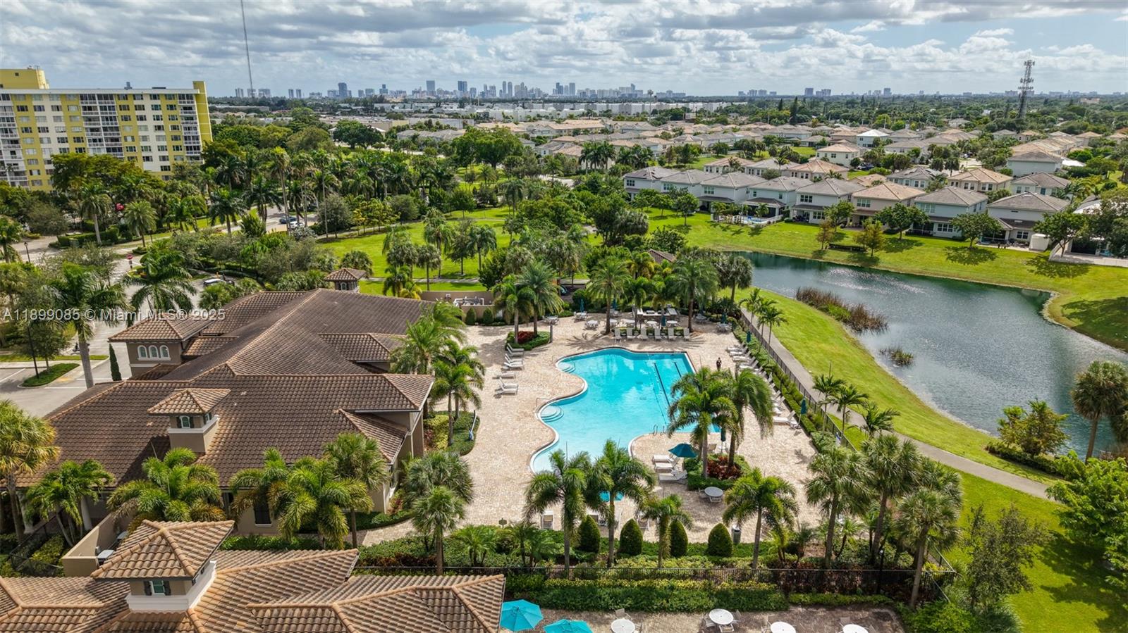 See details 4325 3 / 3 2423 sq. ft. $ 2025-10-20 0 Photo