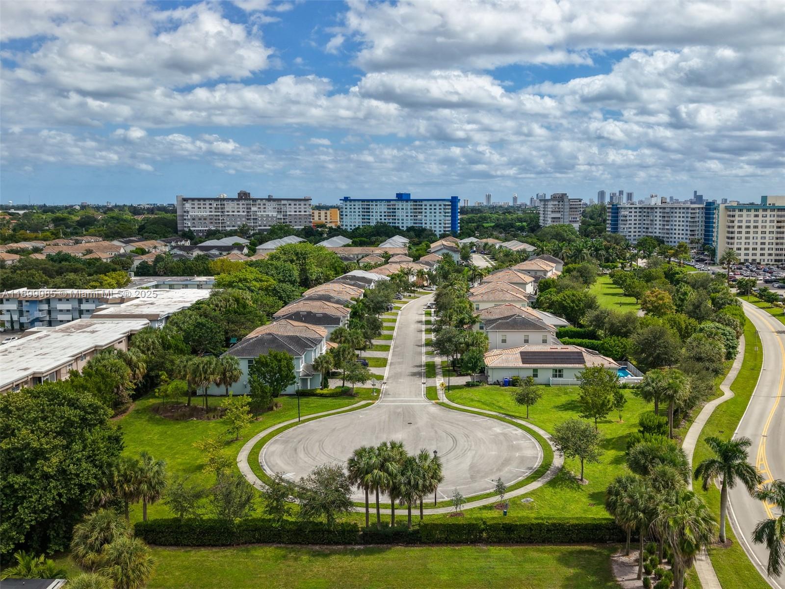 See details 4325 3 / 3 2423 sq. ft. $ 2025-10-20 0 Photo