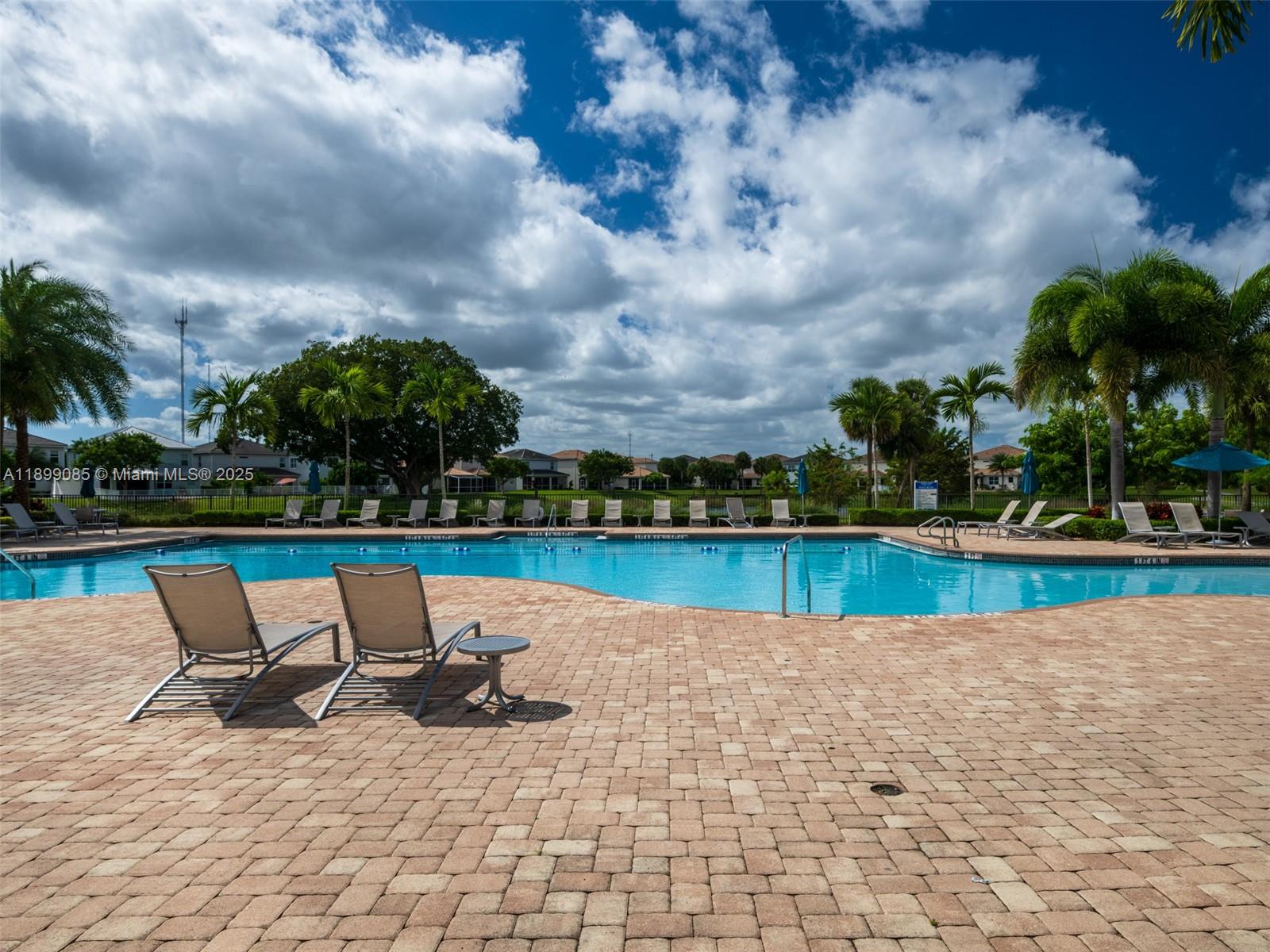 See details 4325 3 / 3 2423 sq. ft. $ 2025-10-20 0 Photo