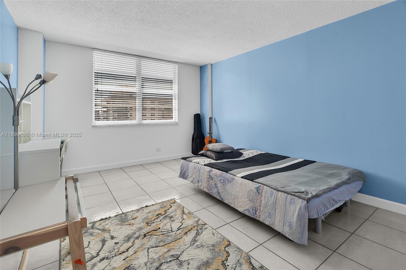 See details 2115 1 / 2 943 sq. ft. $ 2025-10-20 0 Photo