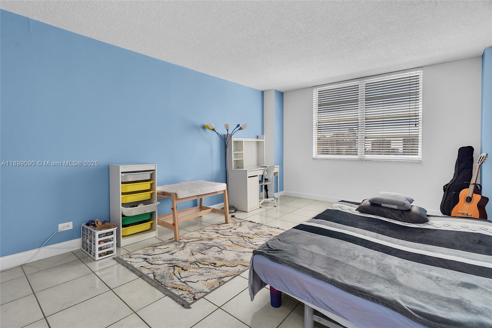 See details 2115 1 / 2 943 sq. ft. $ 2025-10-20 0 Photo