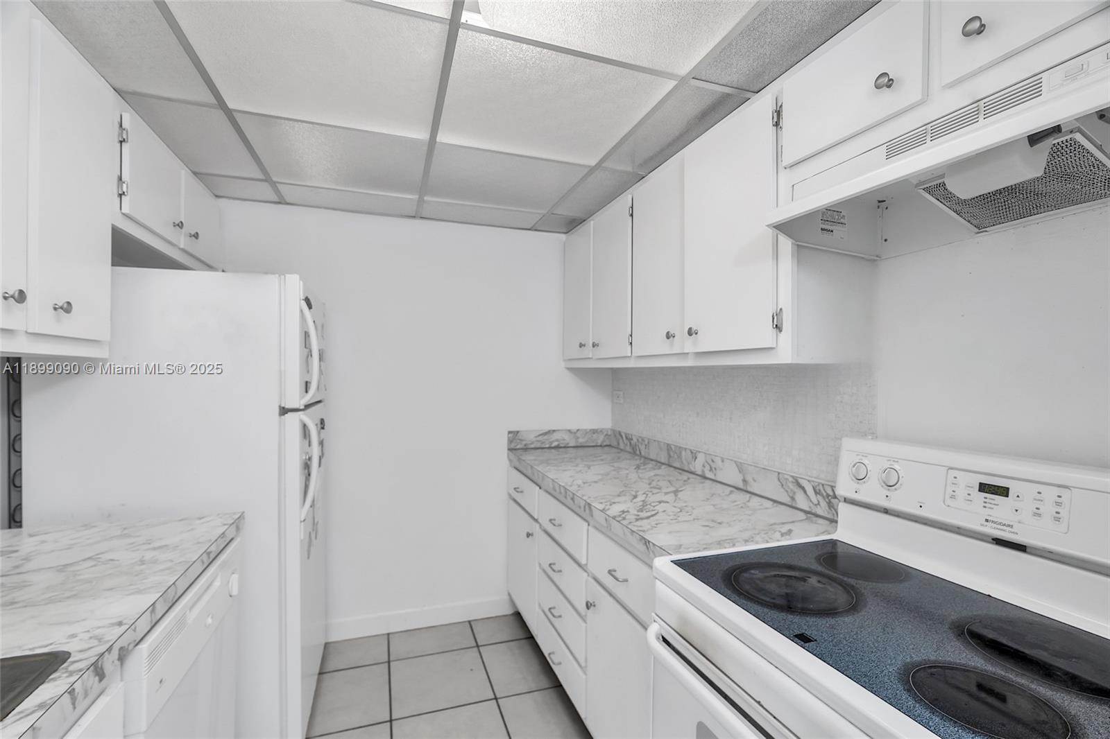 See details 2115 1 / 2 943 sq. ft. $ 2025-10-20 0 Photo