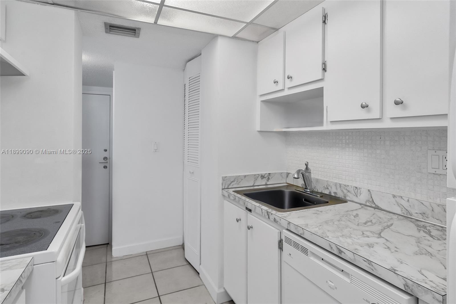 See details 2115 1 / 2 943 sq. ft. $ 2025-10-20 0 Photo