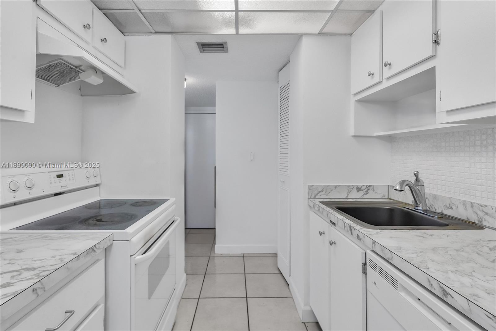 See details 2115 1 / 2 943 sq. ft. $ 2025-10-20 0 Photo