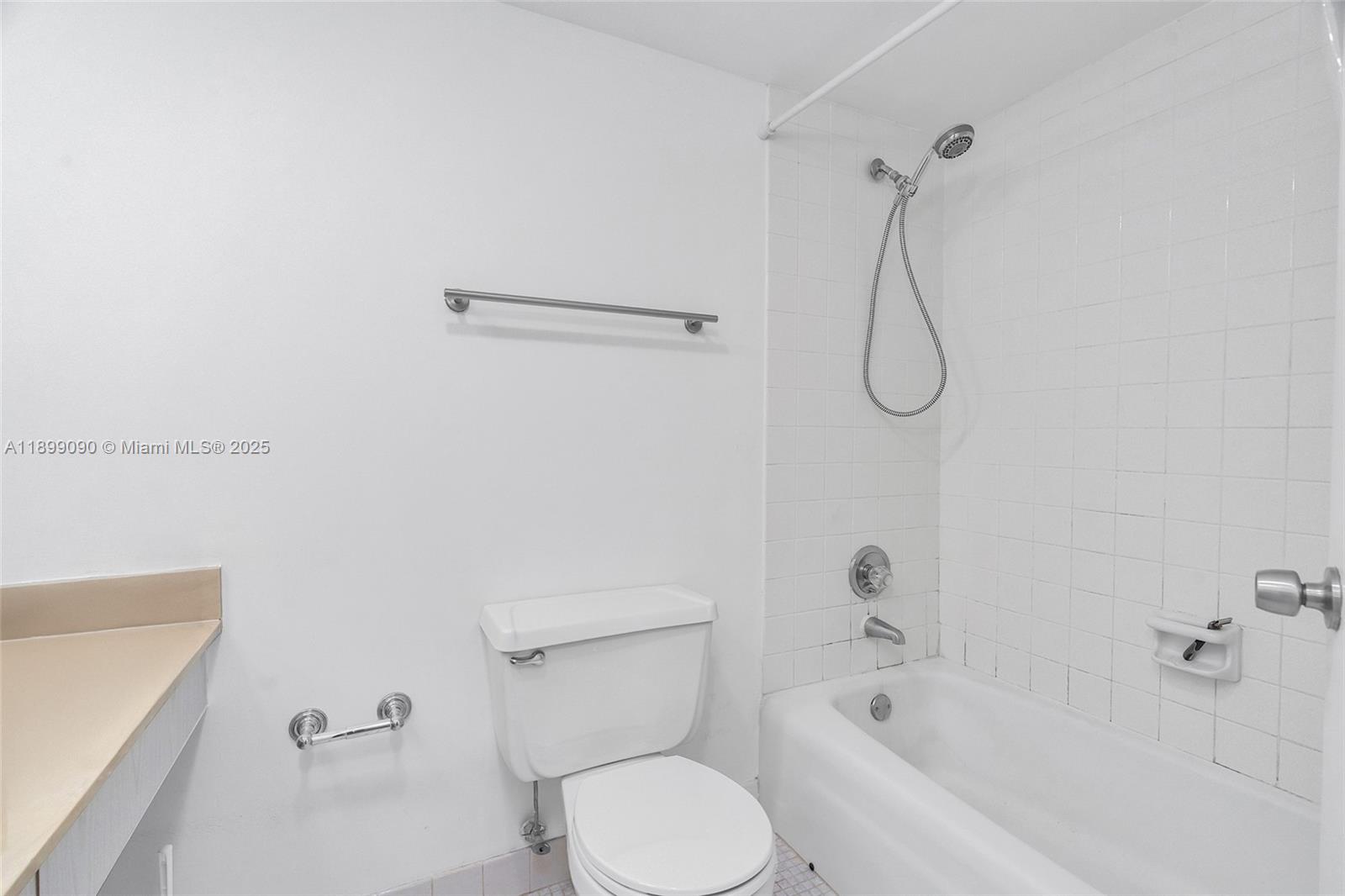 See details 2115 1 / 2 943 sq. ft. $ 2025-10-20 0 Photo