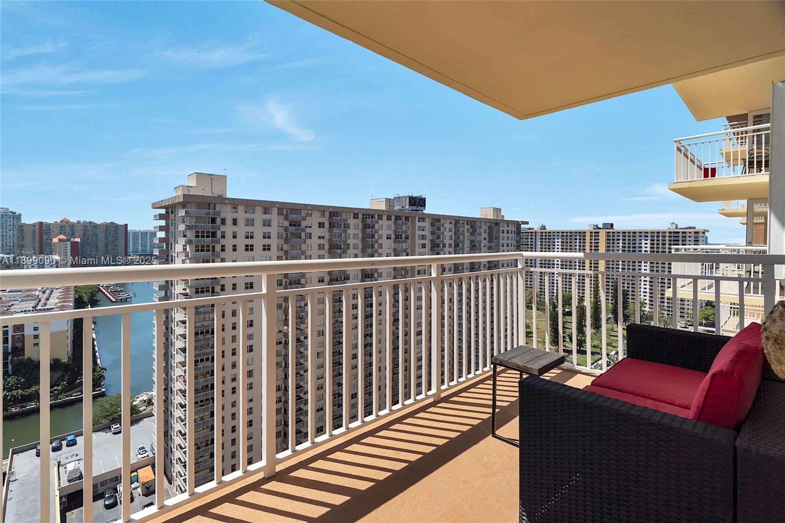 See details 2115 1 / 2 943 sq. ft. $ 2025-10-20 0 Photo