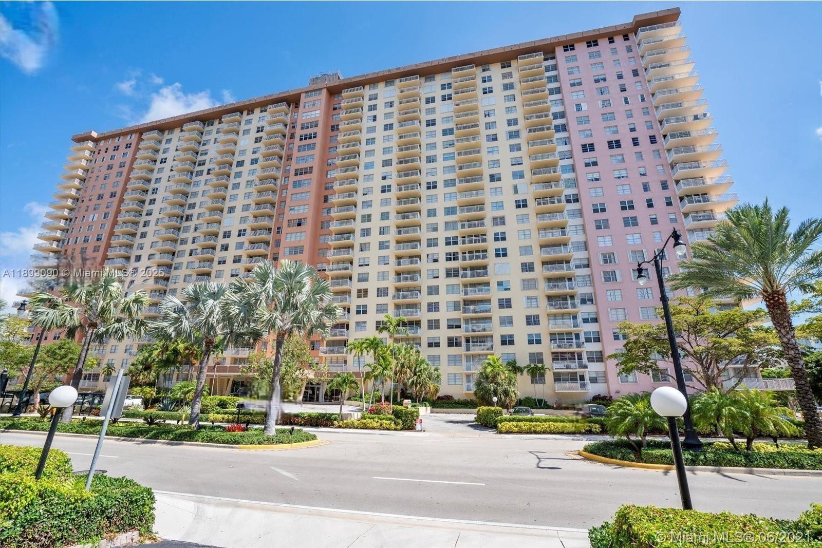 See details 2115 1 / 2 943 sq. ft. $ 2025-10-20 0 Photo